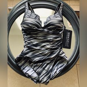 BRAND NEW🩱MIRACLESUIT🩱BLK/WHT Size 12